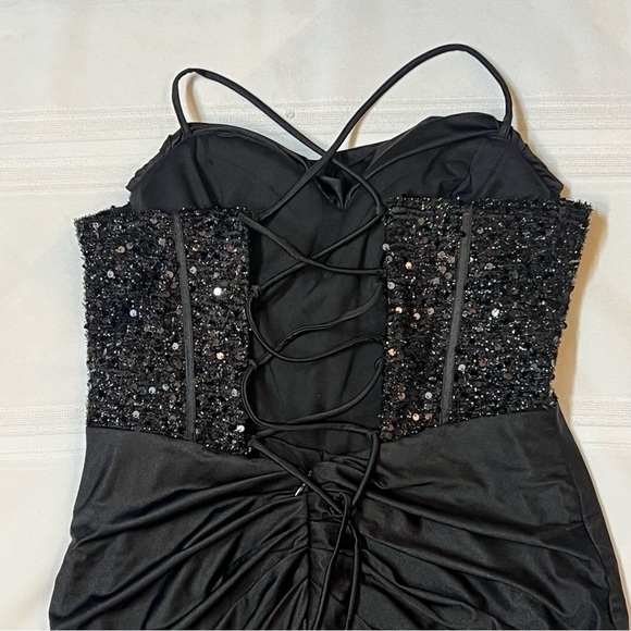 Corset Gown Sequin Bodice Mermaid‎ Train Slit Blk See measurements EUC 
💥SALE💥 - Picture 8 of 9